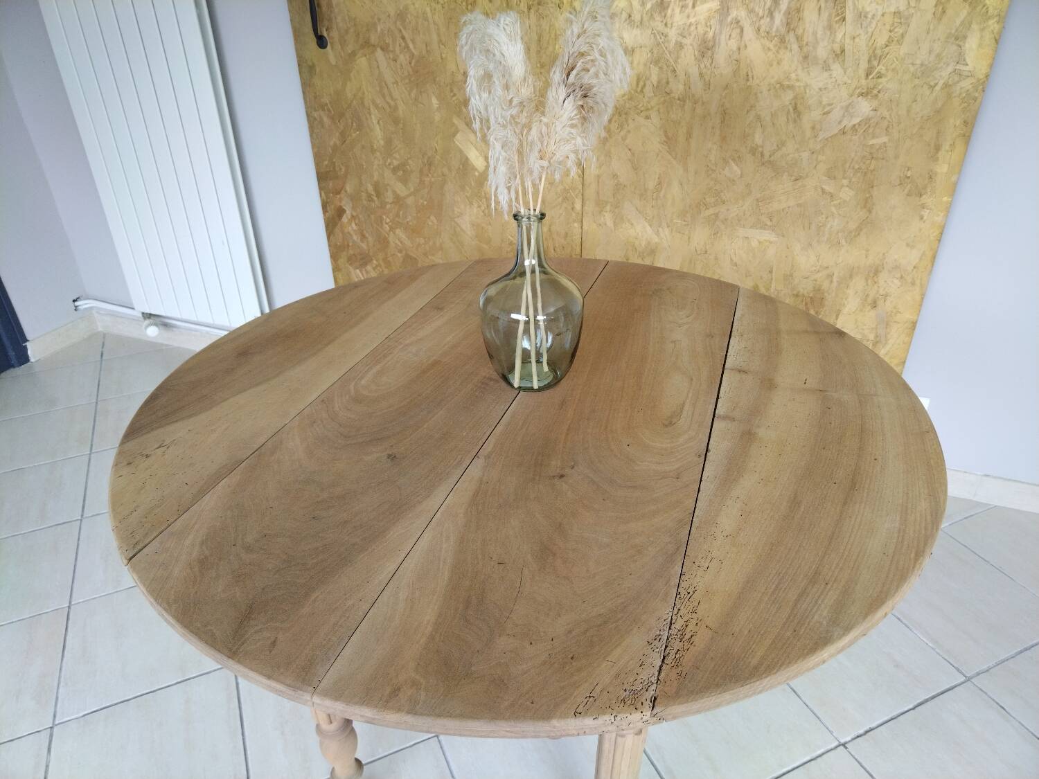 Round walnut shutter table