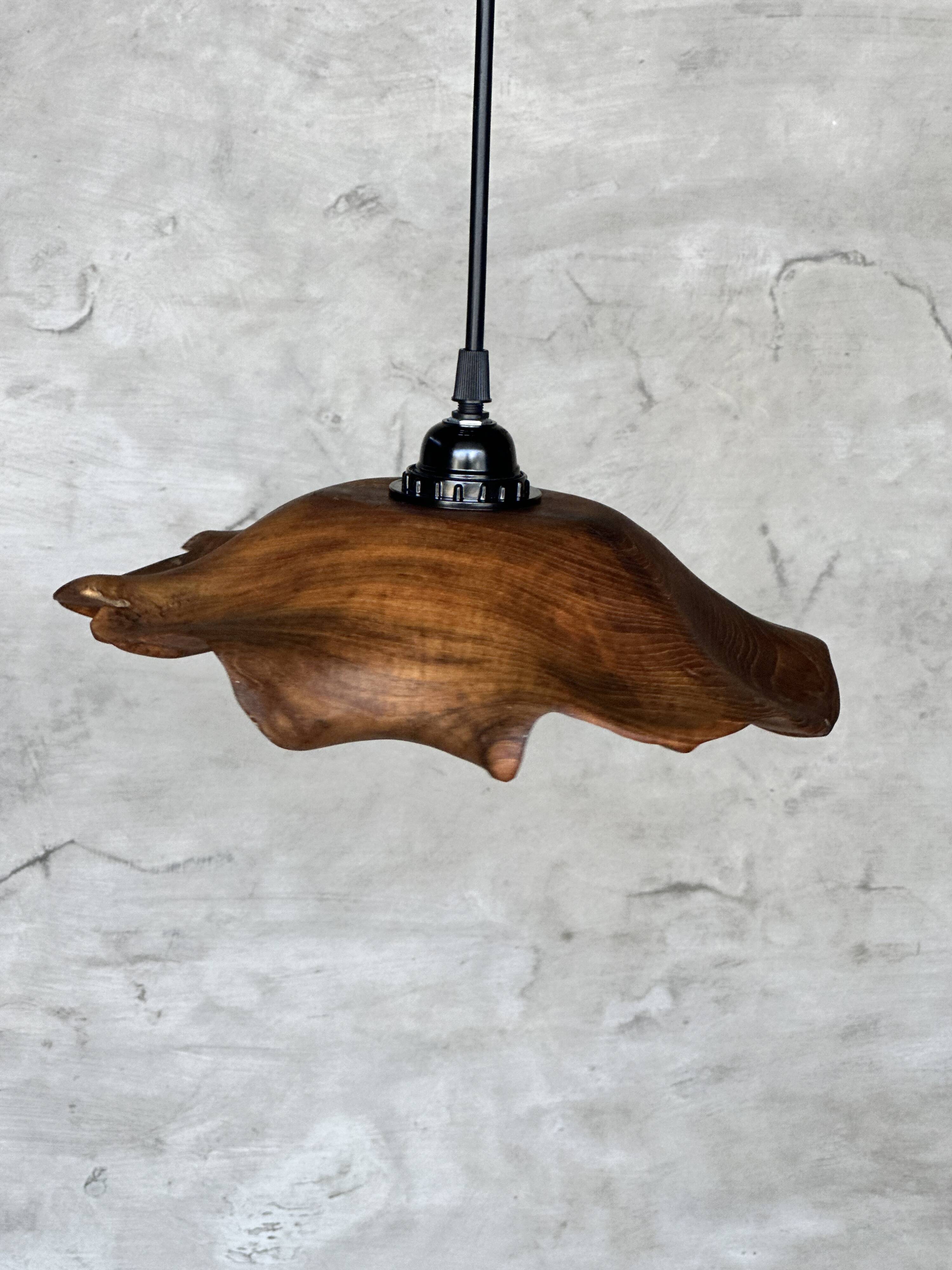 Small pendant light in corrugated teak leaf (Small D:30 H:20)