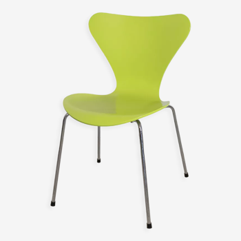 Serie 7 chair by Arne Jacobsen Fritz Hansen edition