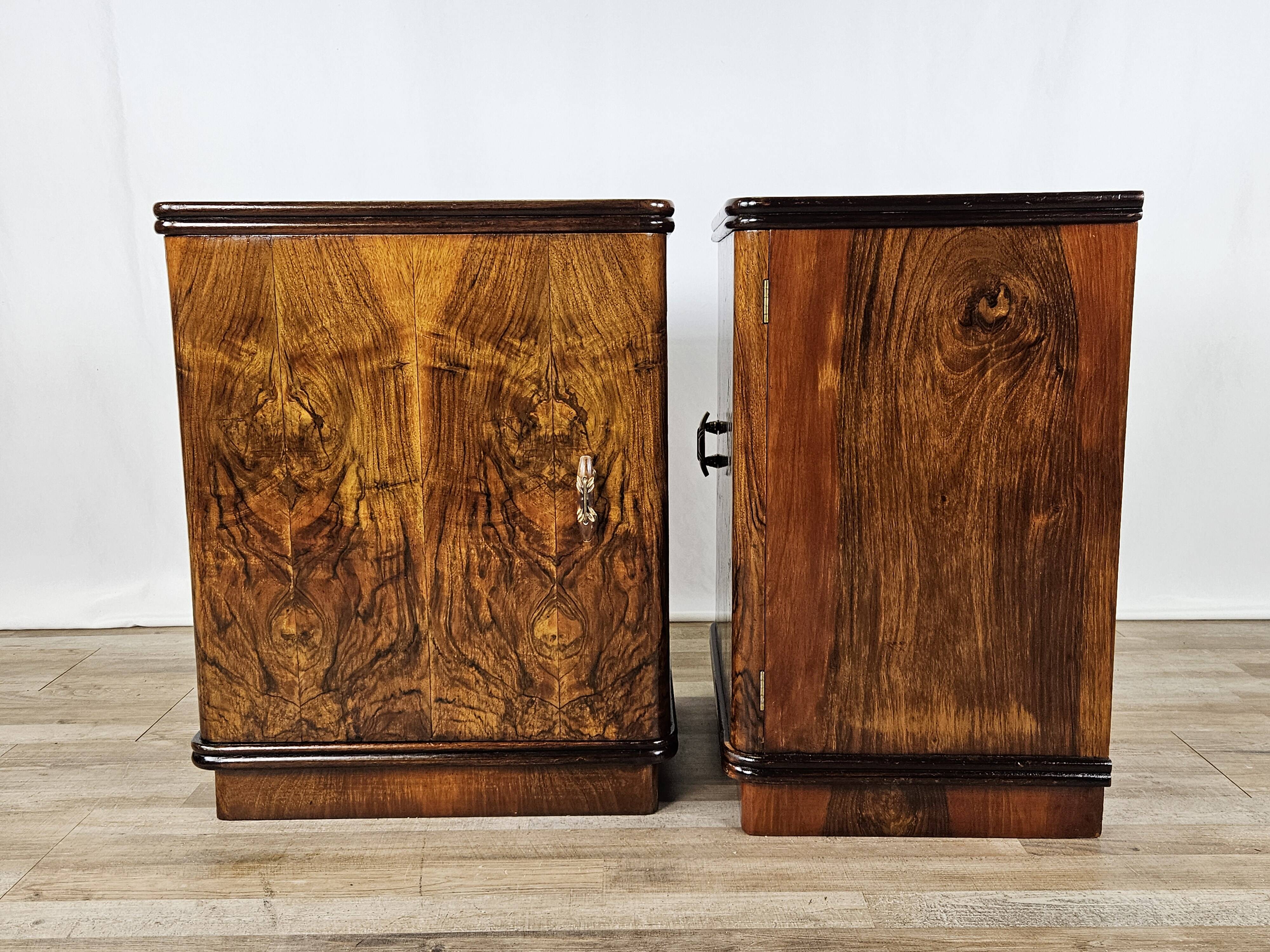 1940 Art Decò nightstands in walnut with door and shelf