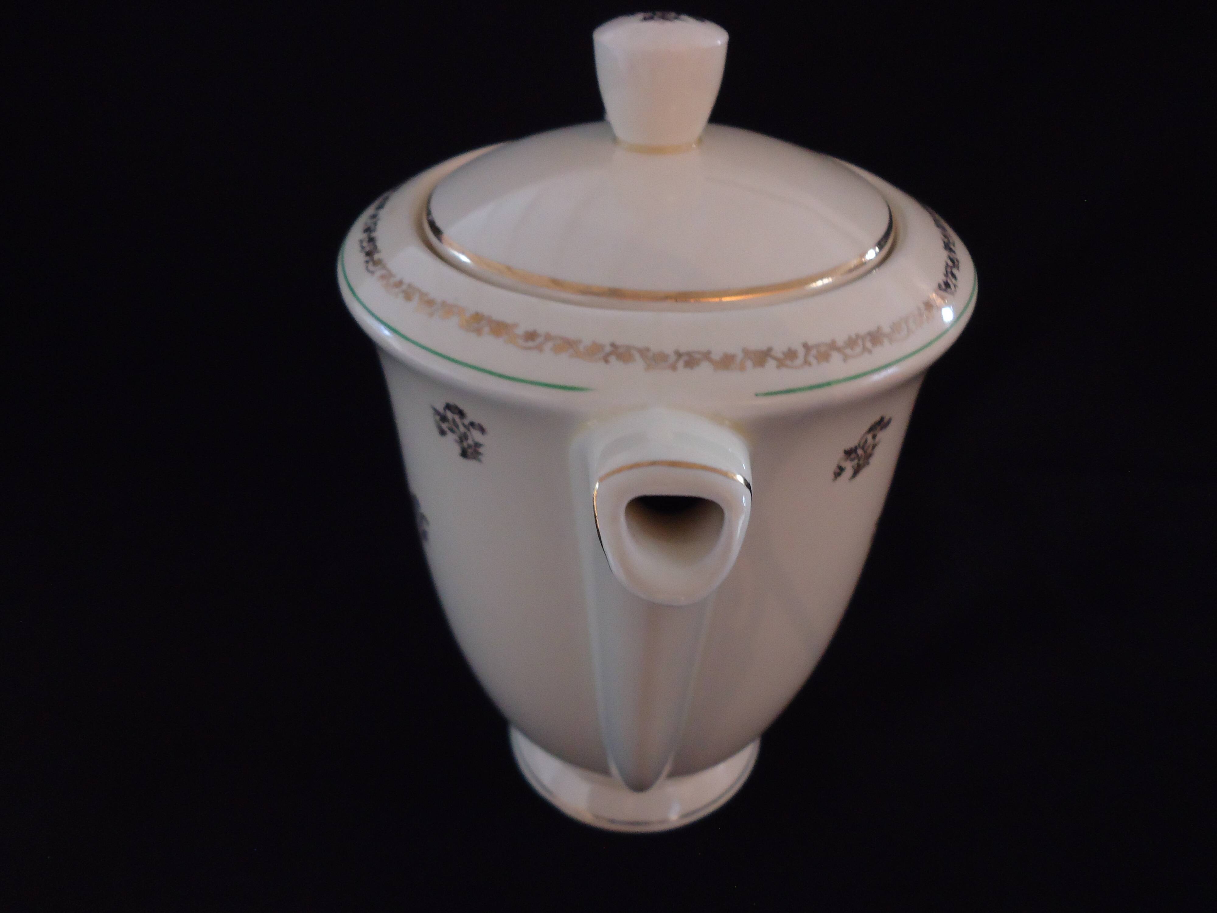 Antique pouring coffee pot in Gien earthenware, Valence model, A040