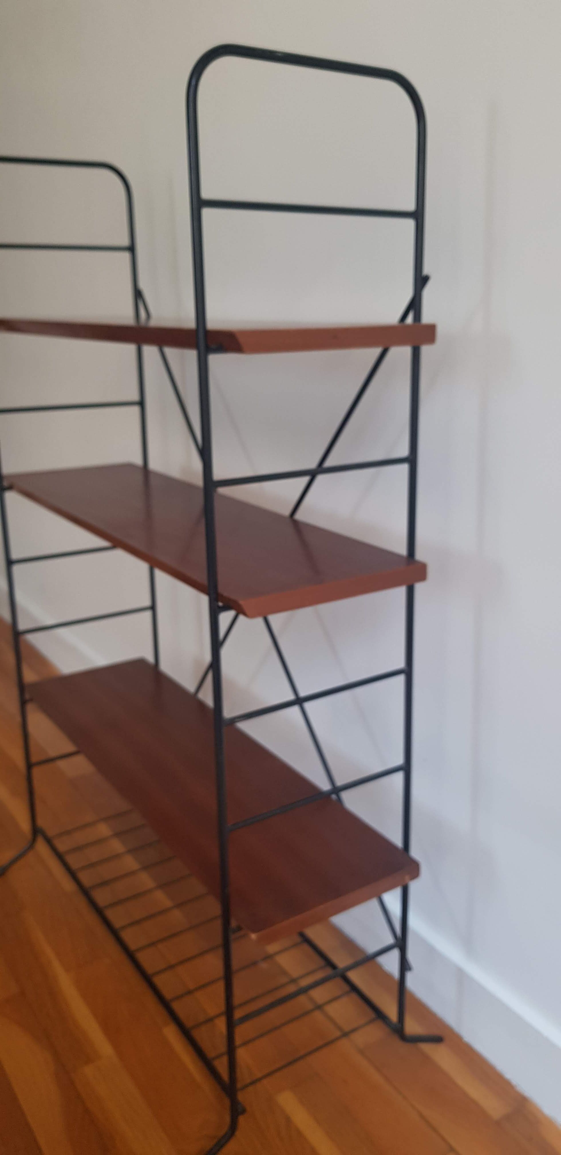 Etagère modulable sur pieds string métal et bois