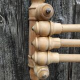 Wall-mounted towel rack