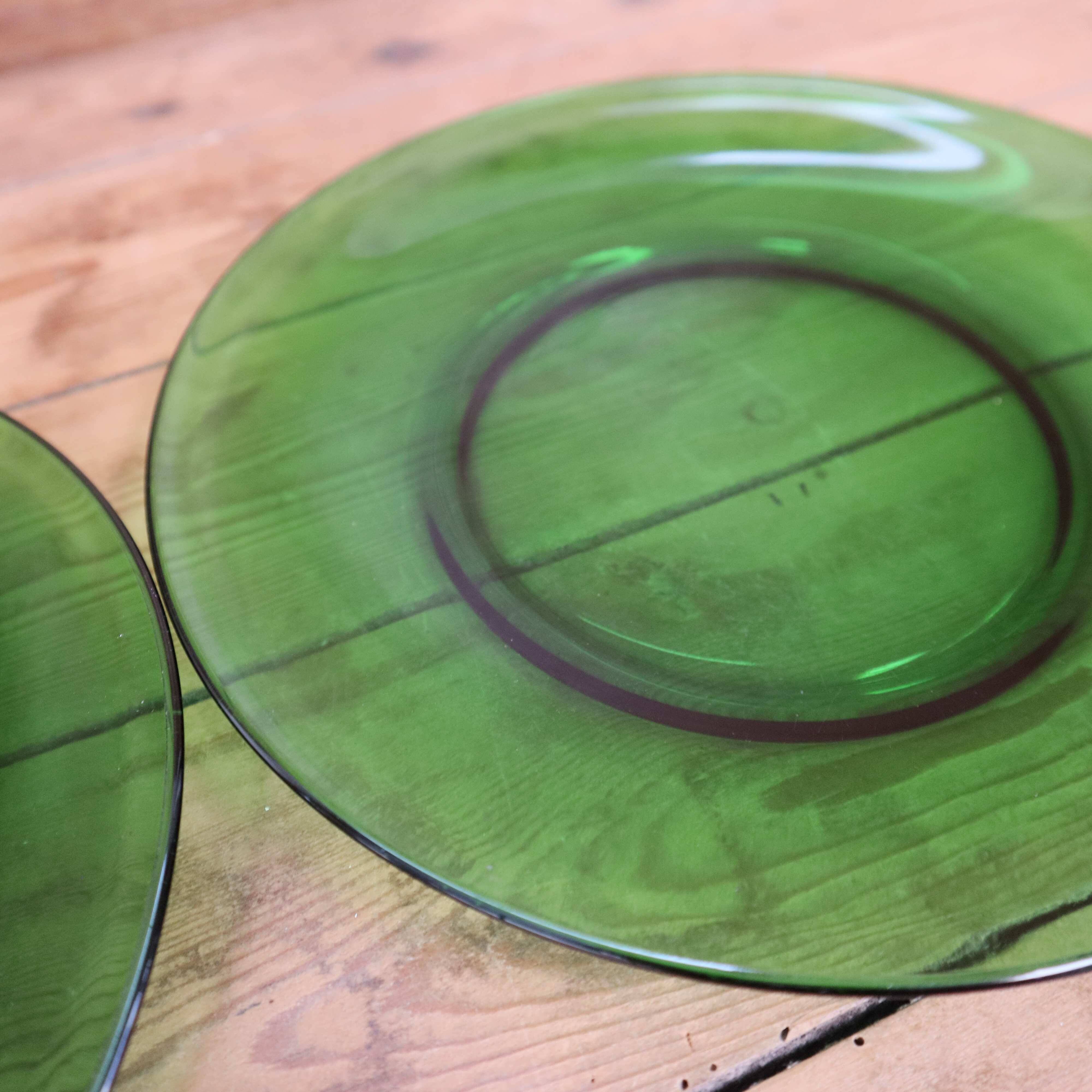 2 vintage green flat plates in tempered glass Vereco France