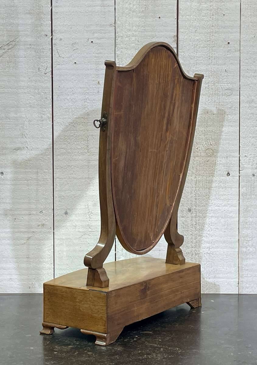 English mahogany dressing table from the late 19th century.