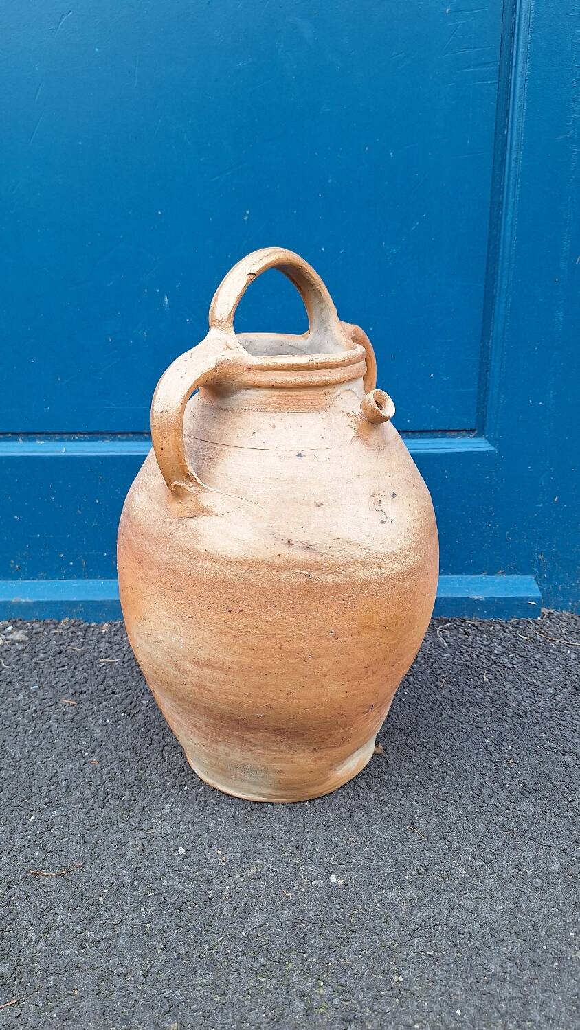 Cruche à eau en terre cuite