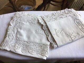 Linen adornment Richelieu OC