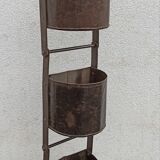 Suspension of three zinc buckets