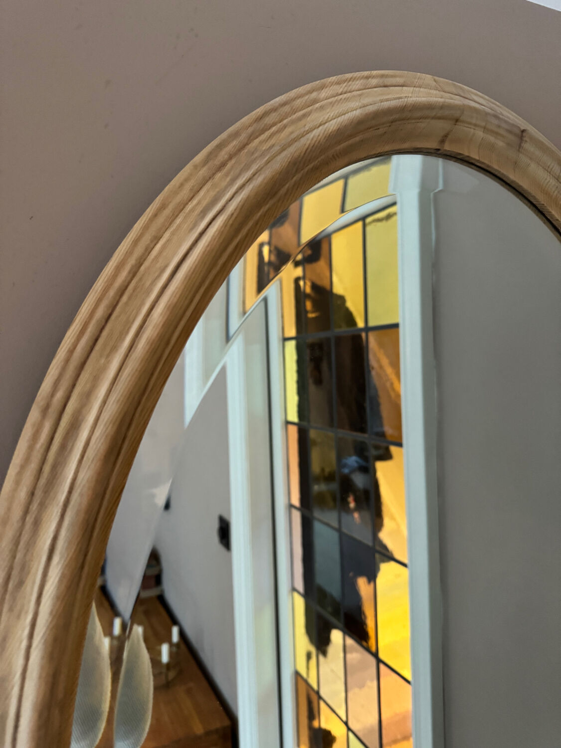 Miroir ovale en bois de pin