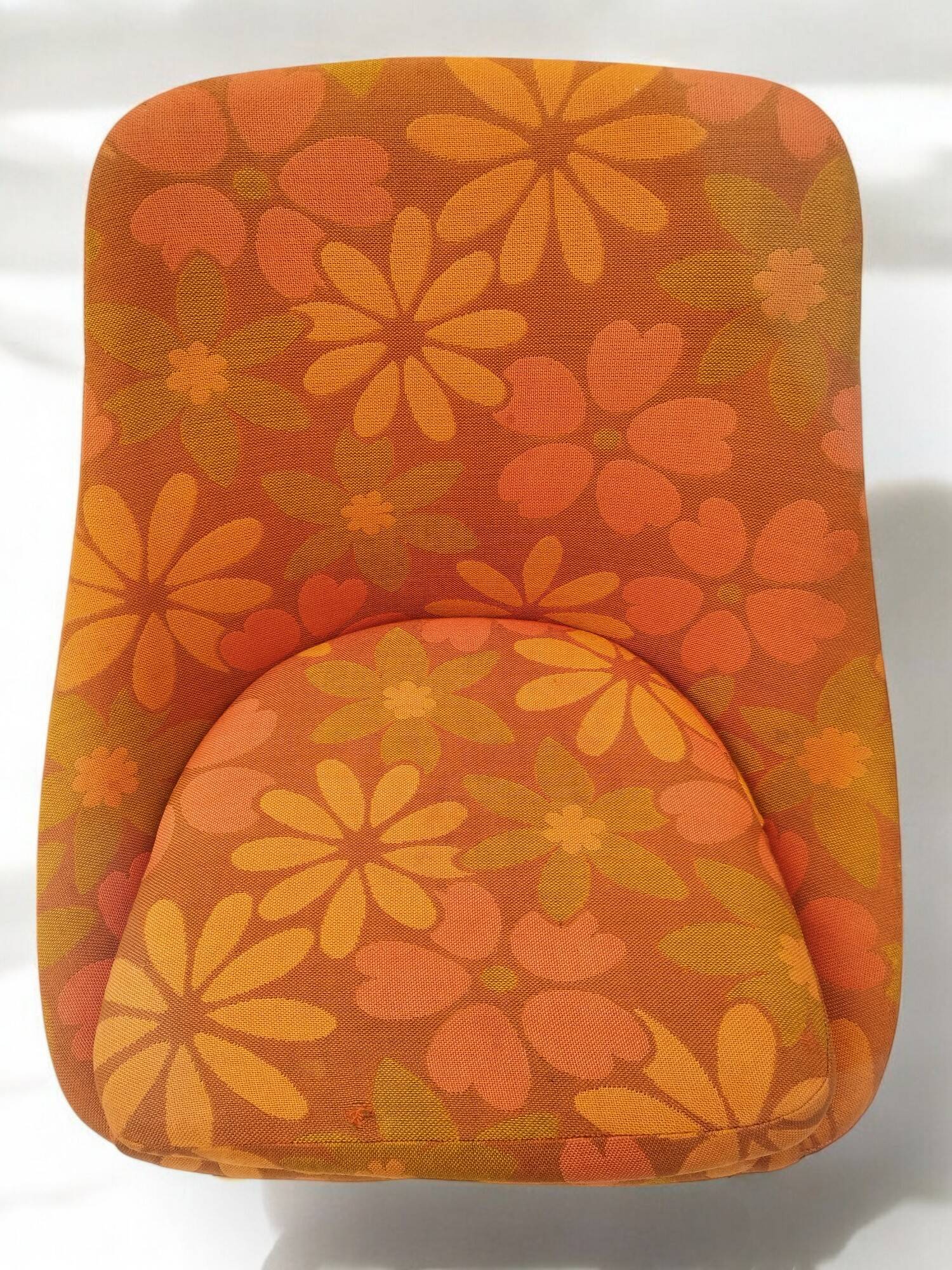Suite de 4 fauteuils pivotants seventies