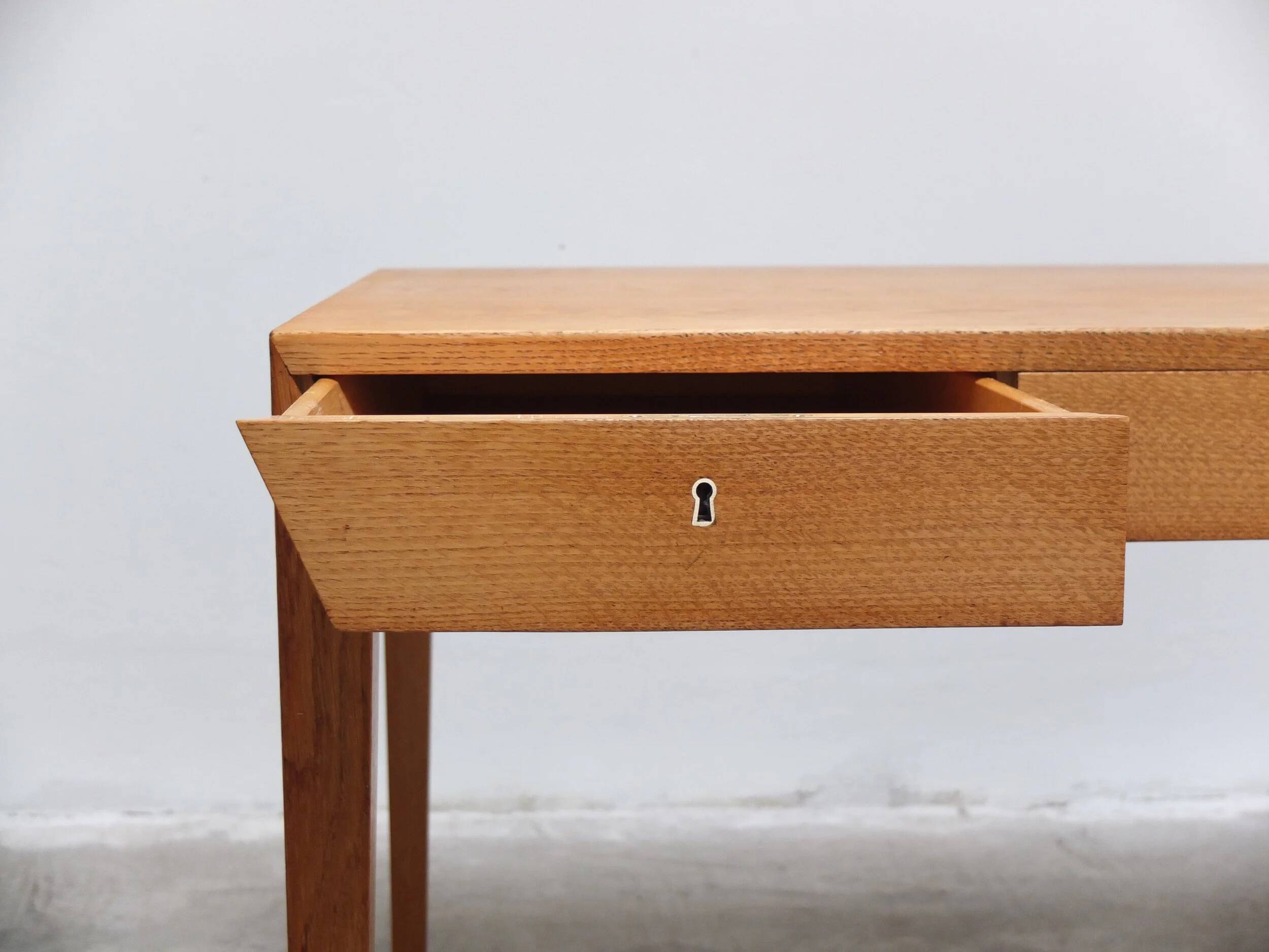Freestanding 'Model 36' desk in oak by Severin Hansen for Haslev, 1958