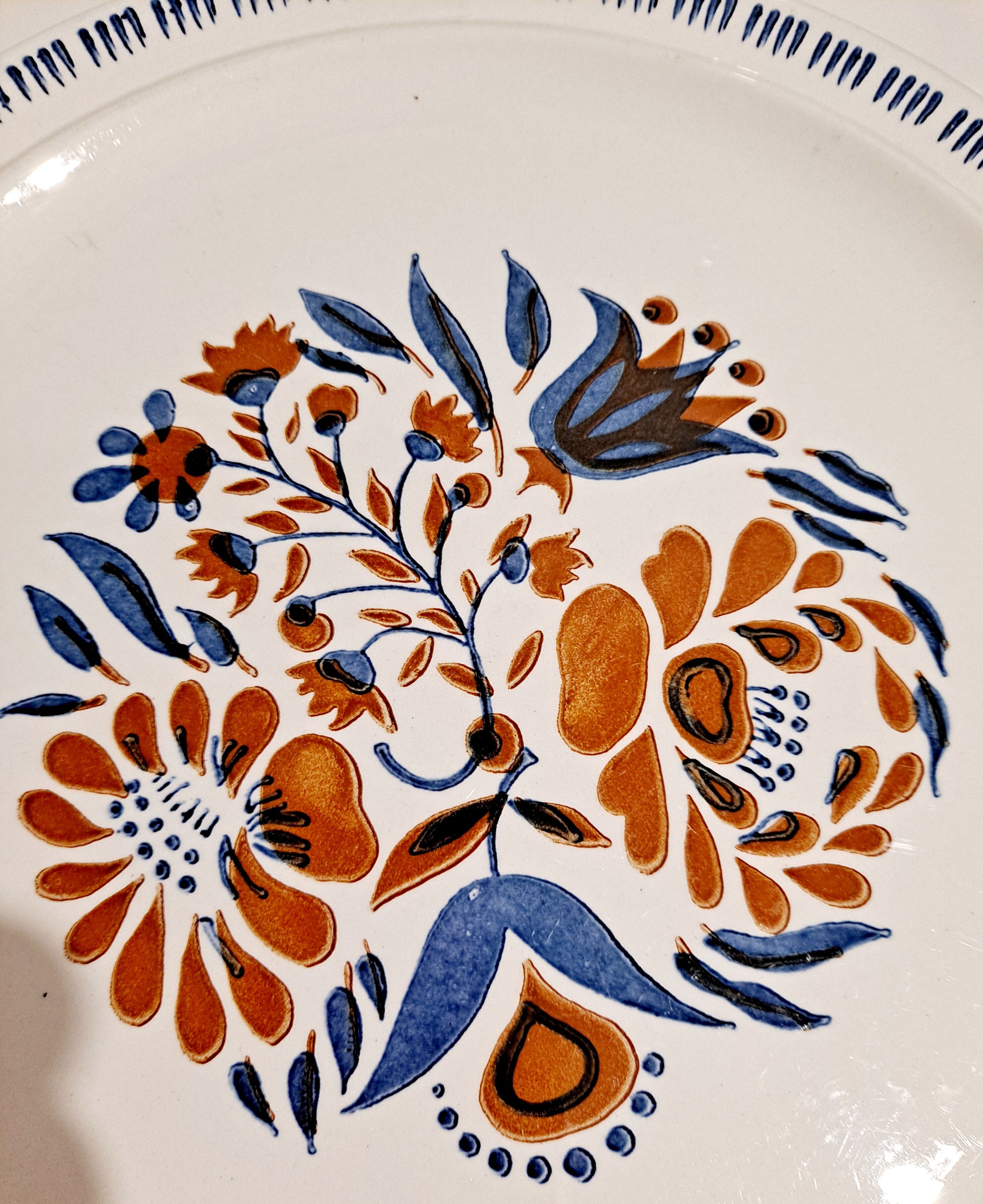 Flowery round dish