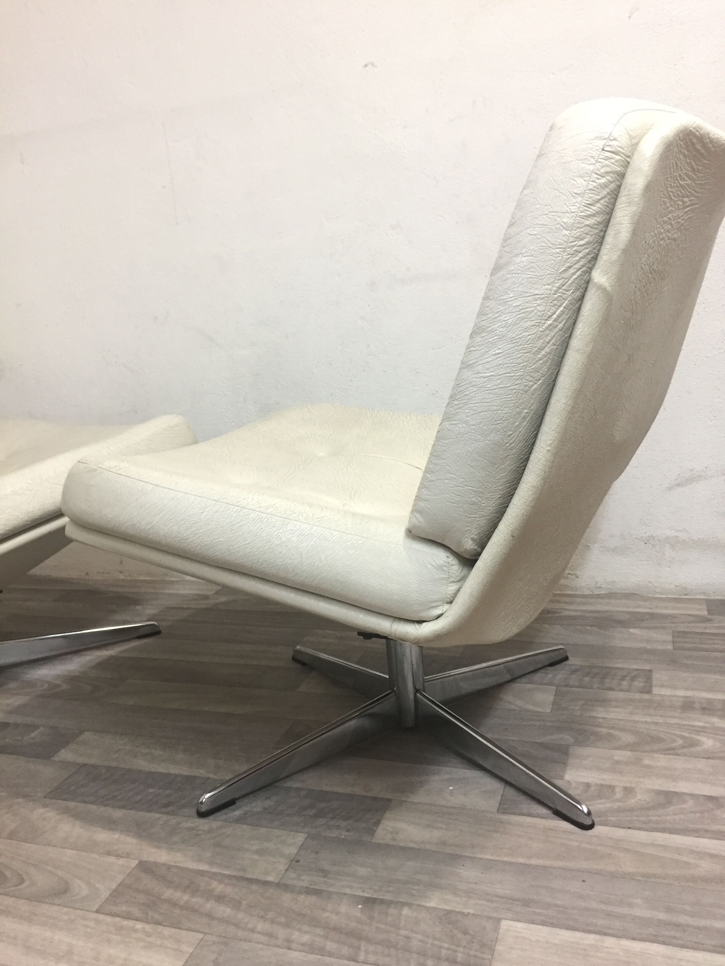 Paire de fauteuils tournants 1970