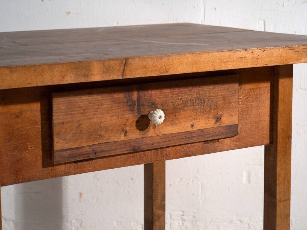 Table de cuisine ancienne en bois massif – Europe centrale, vers 1920