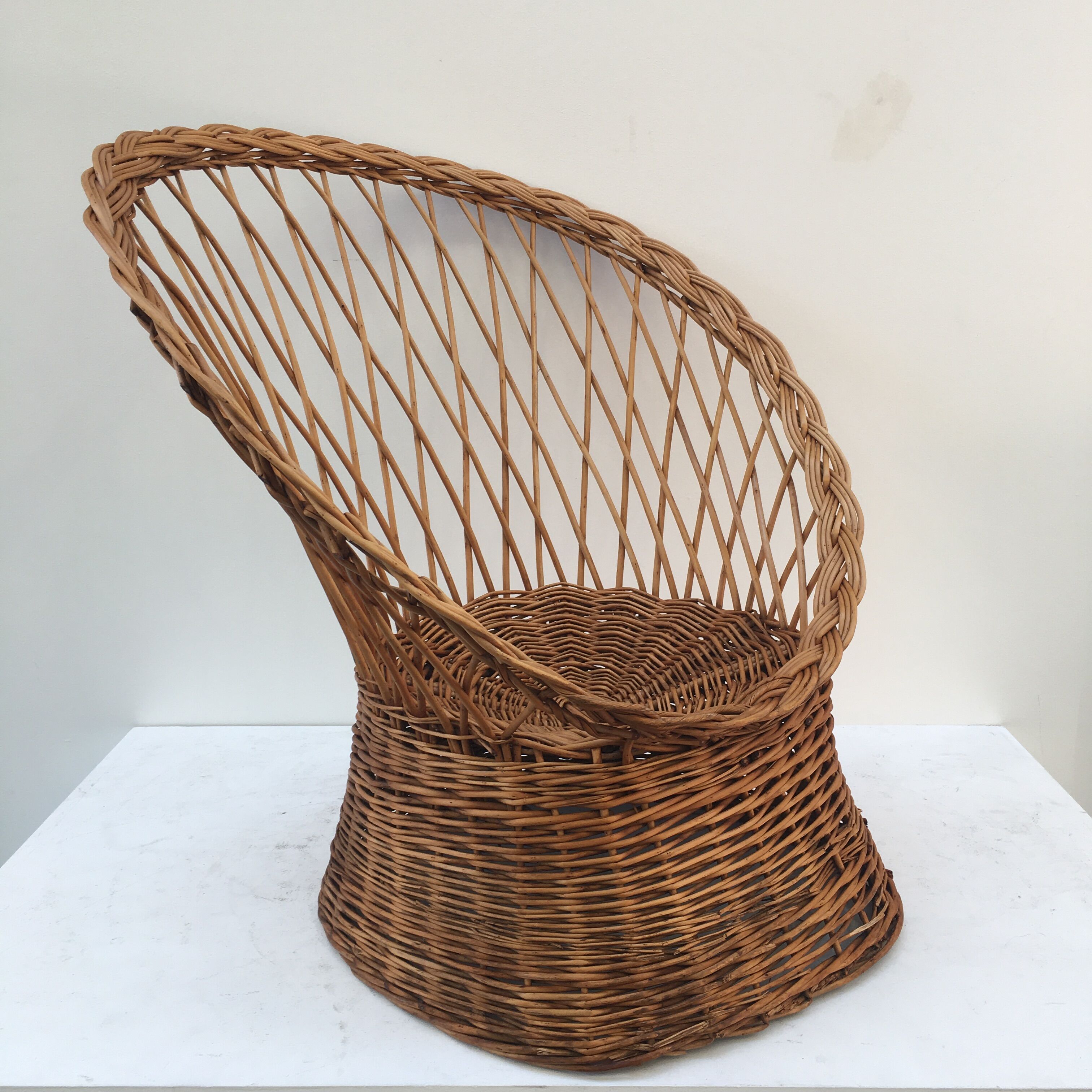 Braided wicker throne armchair