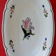 Légumier oblong en faïence polychrome vernissée à décor floral