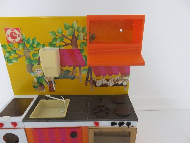 Kitchen doll, child in tole 70s