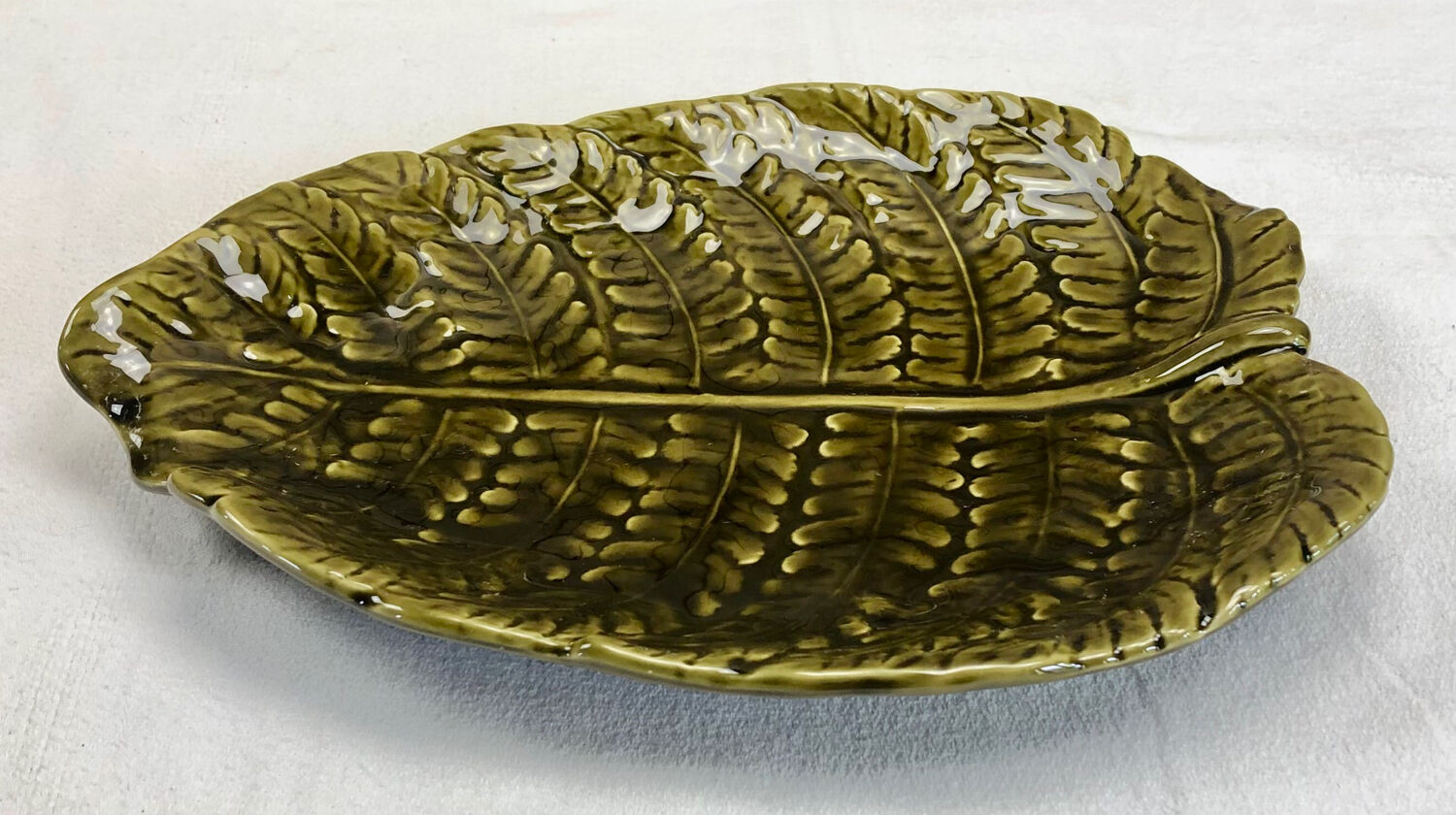 Plat feuille de fougère barbotine Sarreguemines