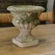 Paire de vases Médicis en pierre reconstituée XXème