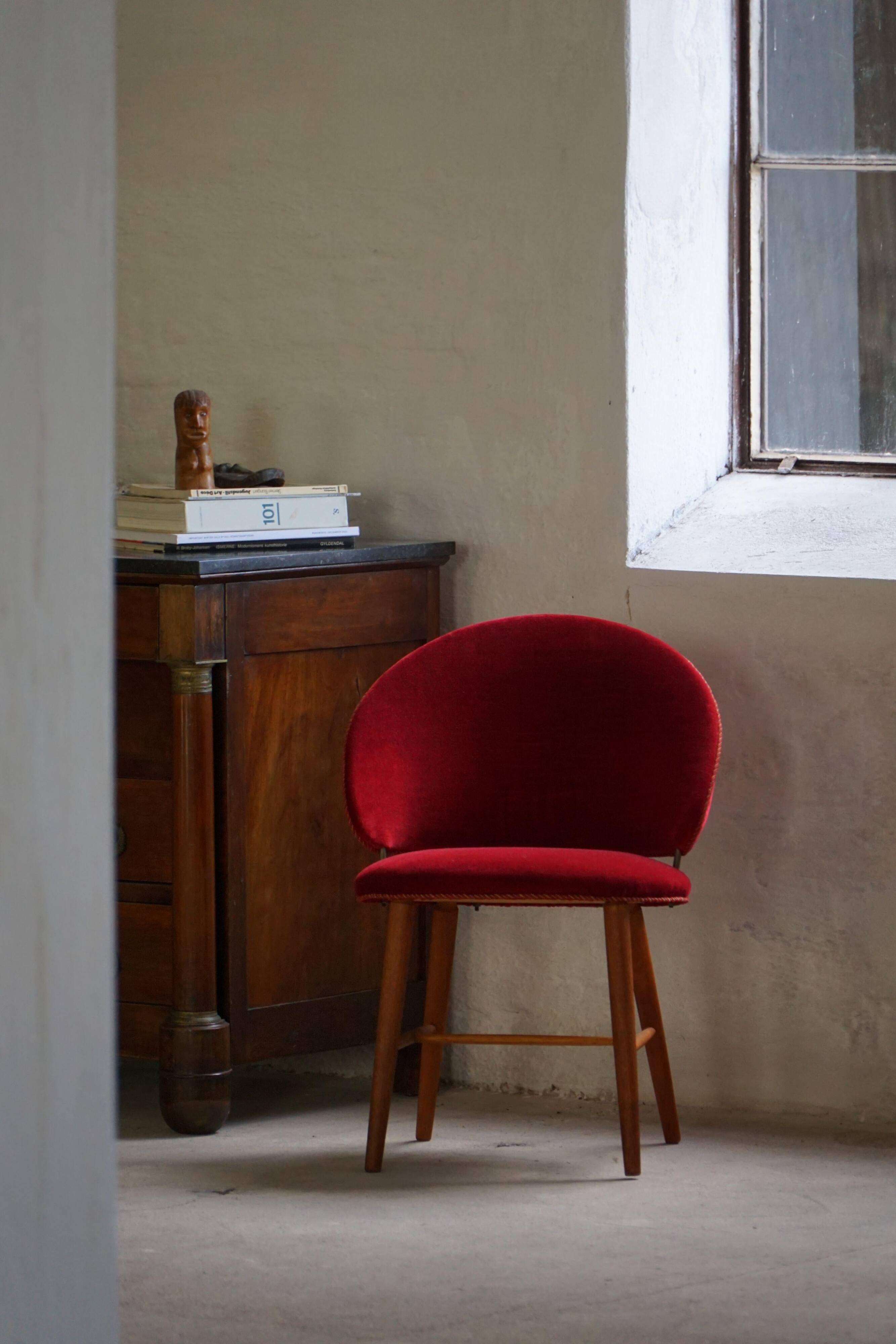 Mid-century toilet chair in oak and red velvet, by a Danish cabinetmaker, 1950s.