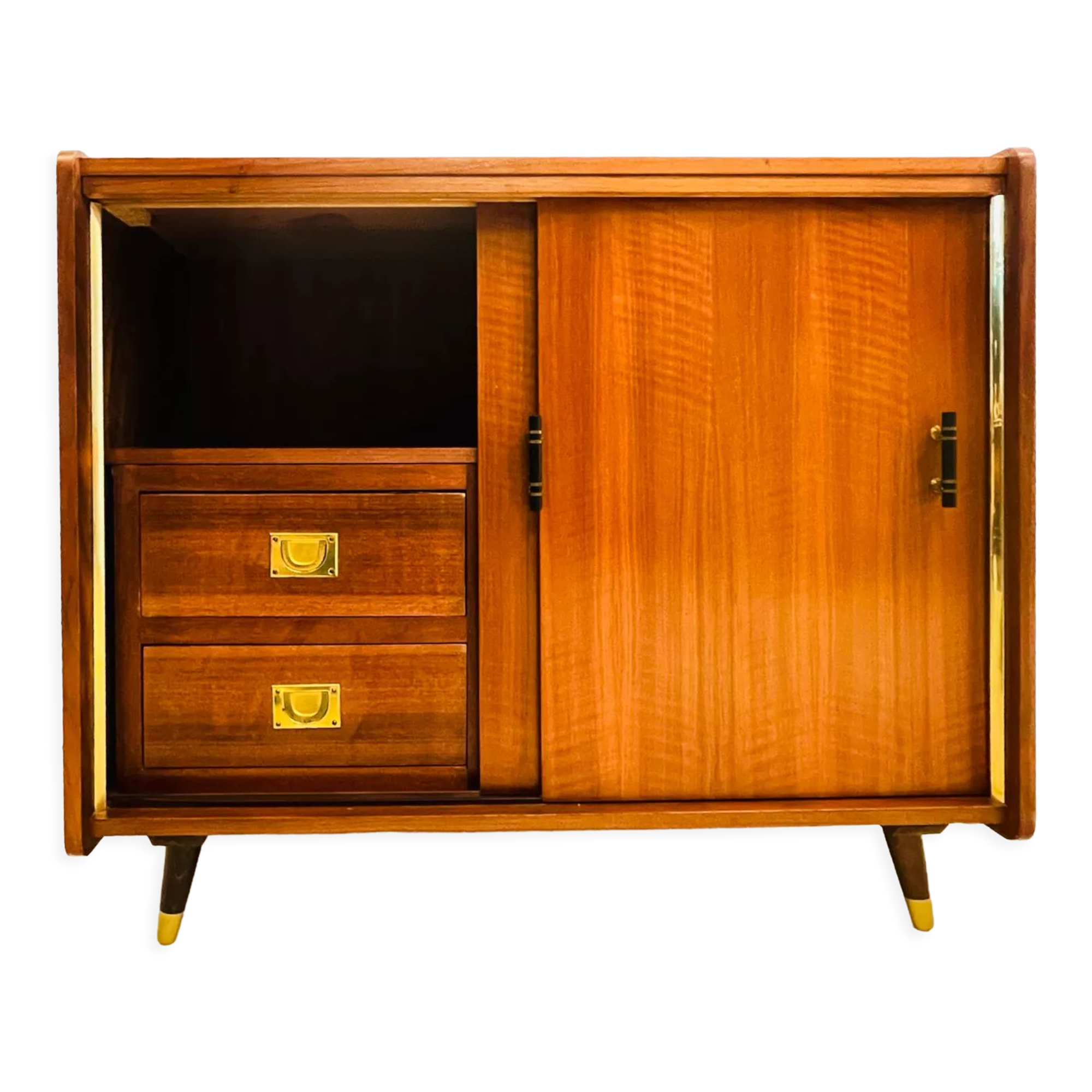 Cabinet with sliding doors