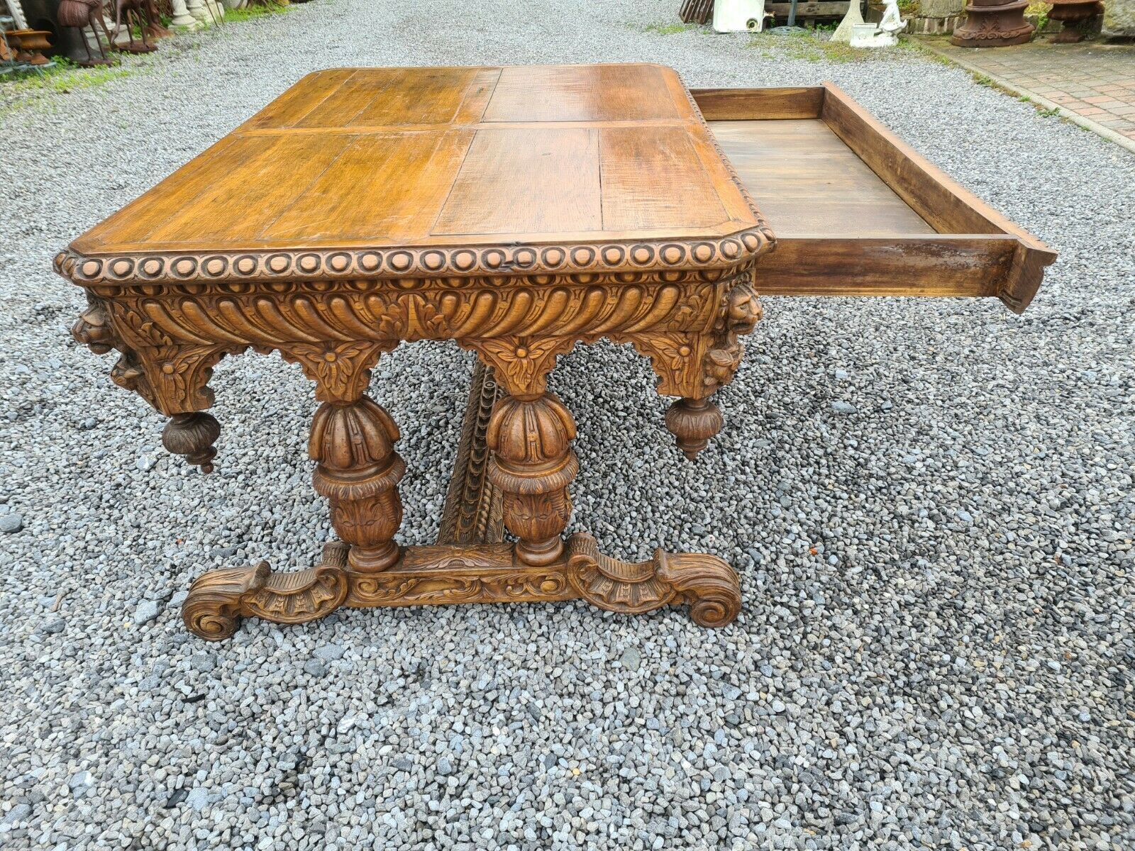 Bureau style renaissance en chêne