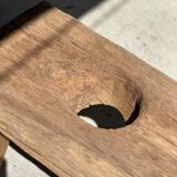 Side table in blond teak openwork tray