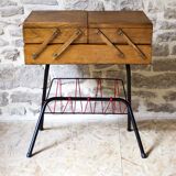 Scoubidou magazine worker