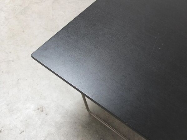 Table basse rare 'Bachelor' par Verner Panton pour Fritz Hansen, années 1950.