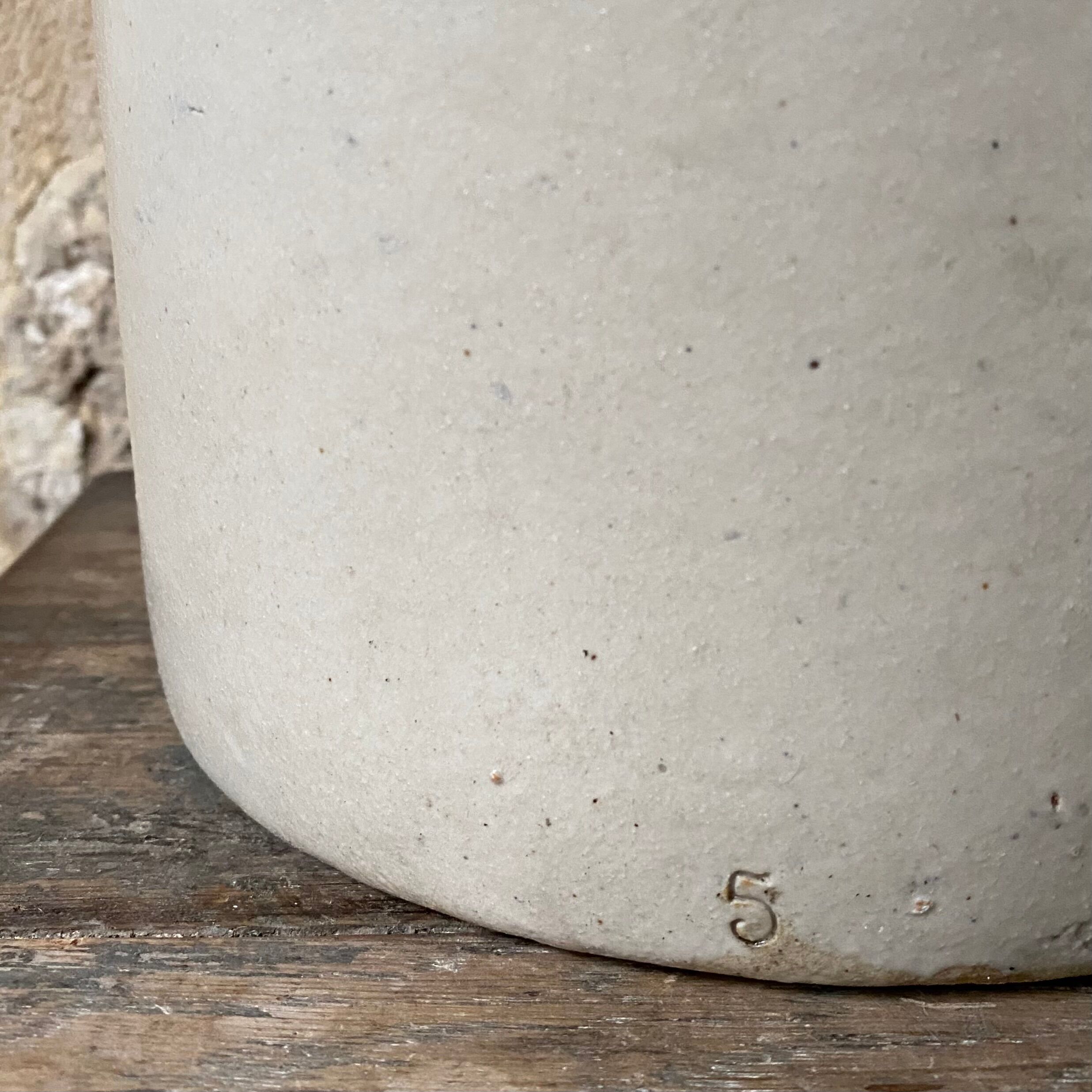 Sandstone pot 23 cm