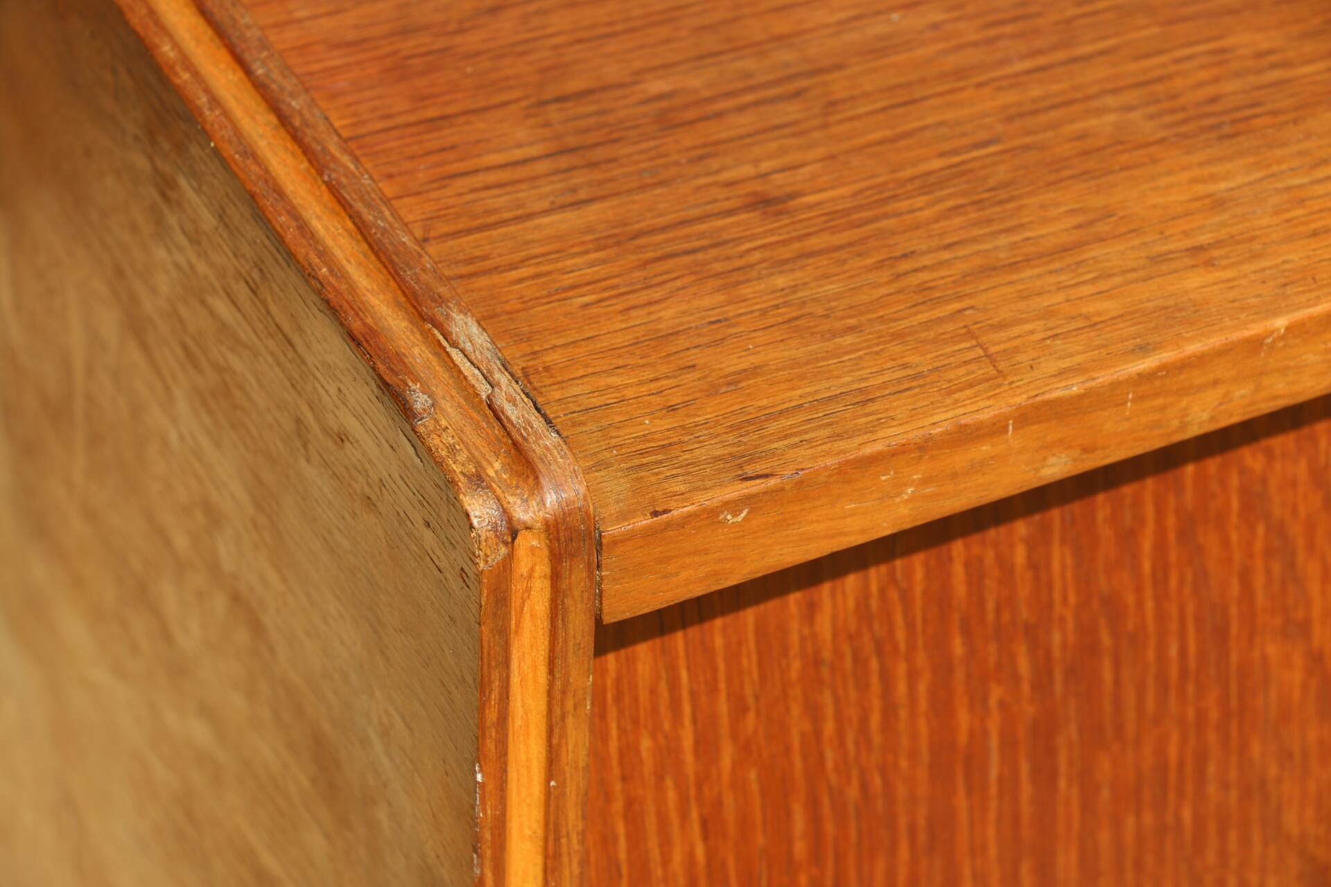 Dark chest of drawers with 5 drawers from the 1950s