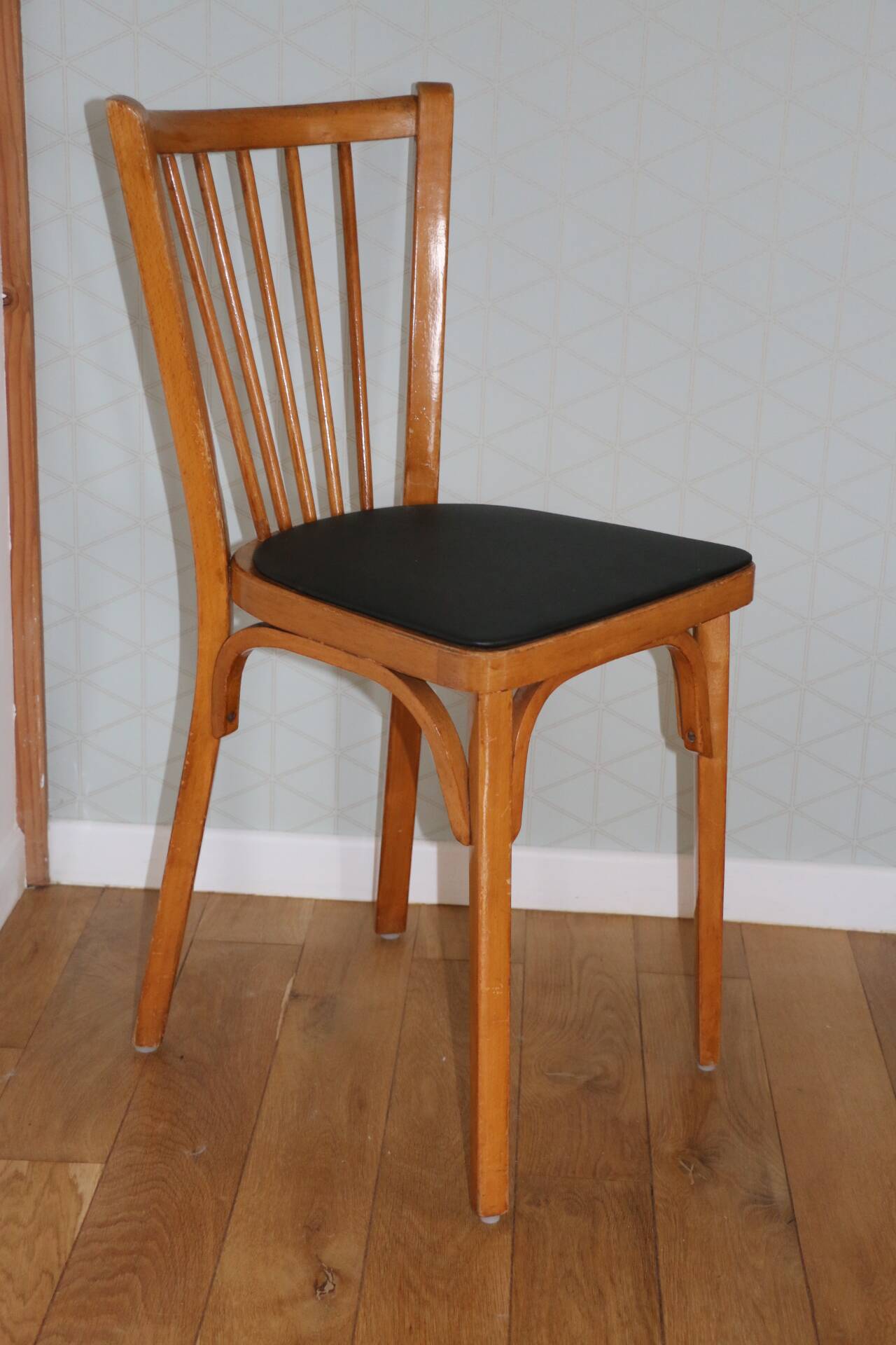 6 chaises BAUMANN N°12 skaï noir hêtre clair