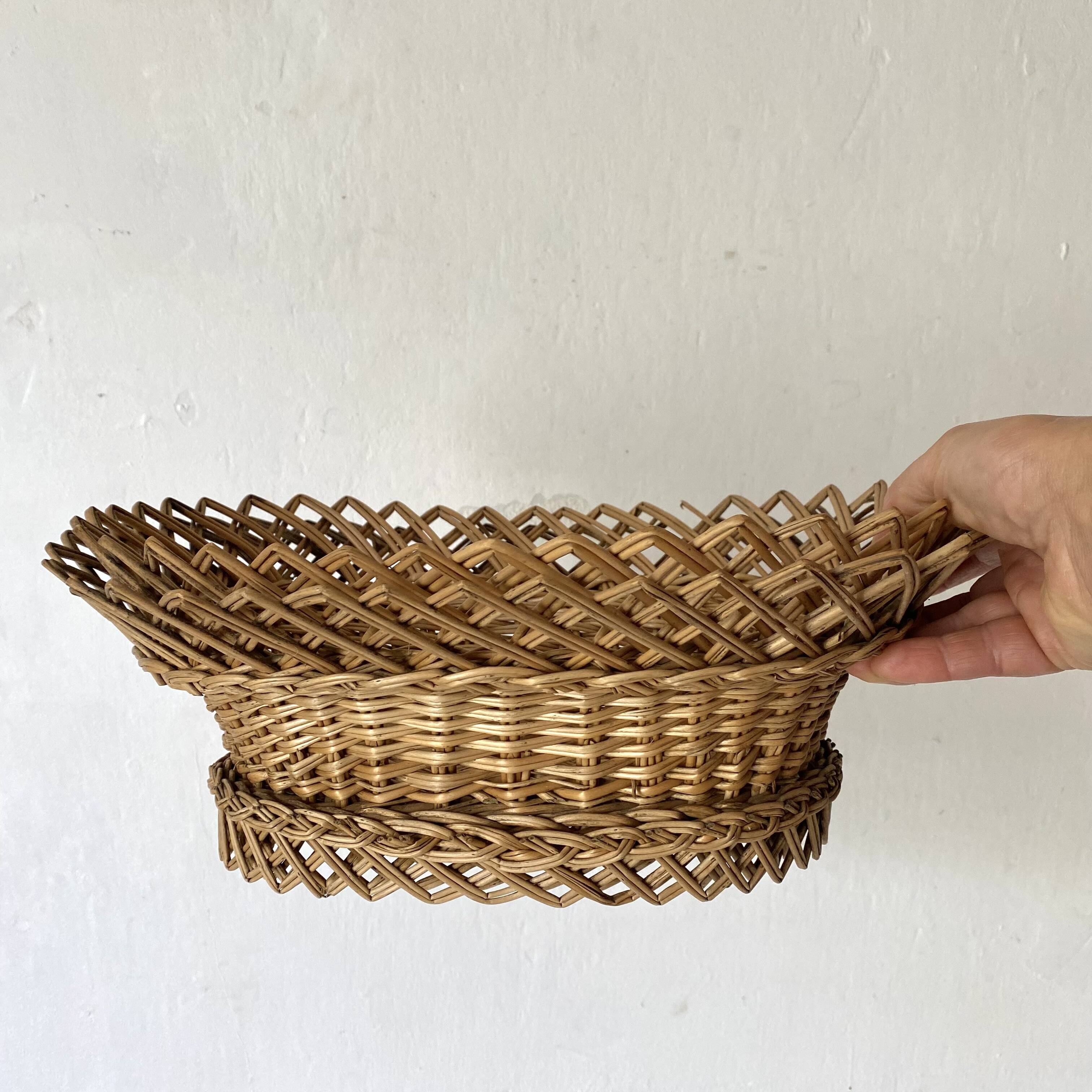 Woven wicker bread or fruit basket