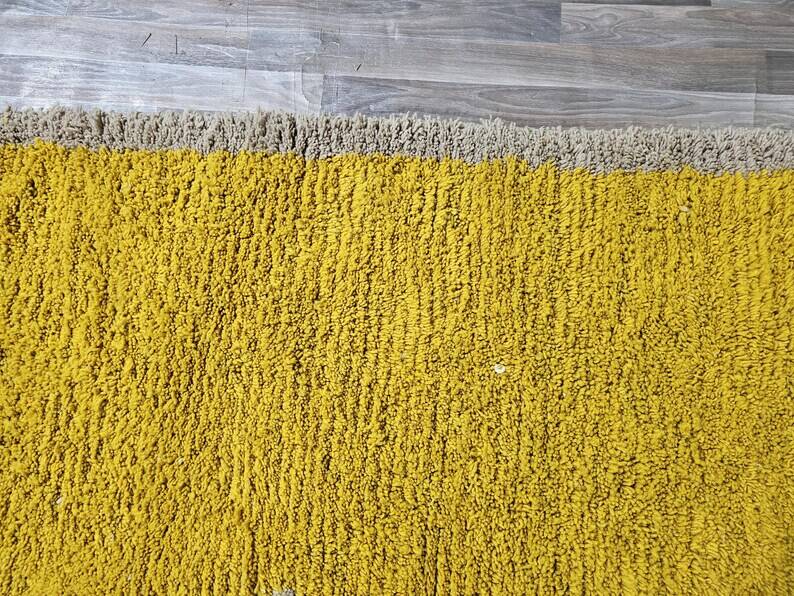 Magnificent handcrafted rug 200cm x 300cm