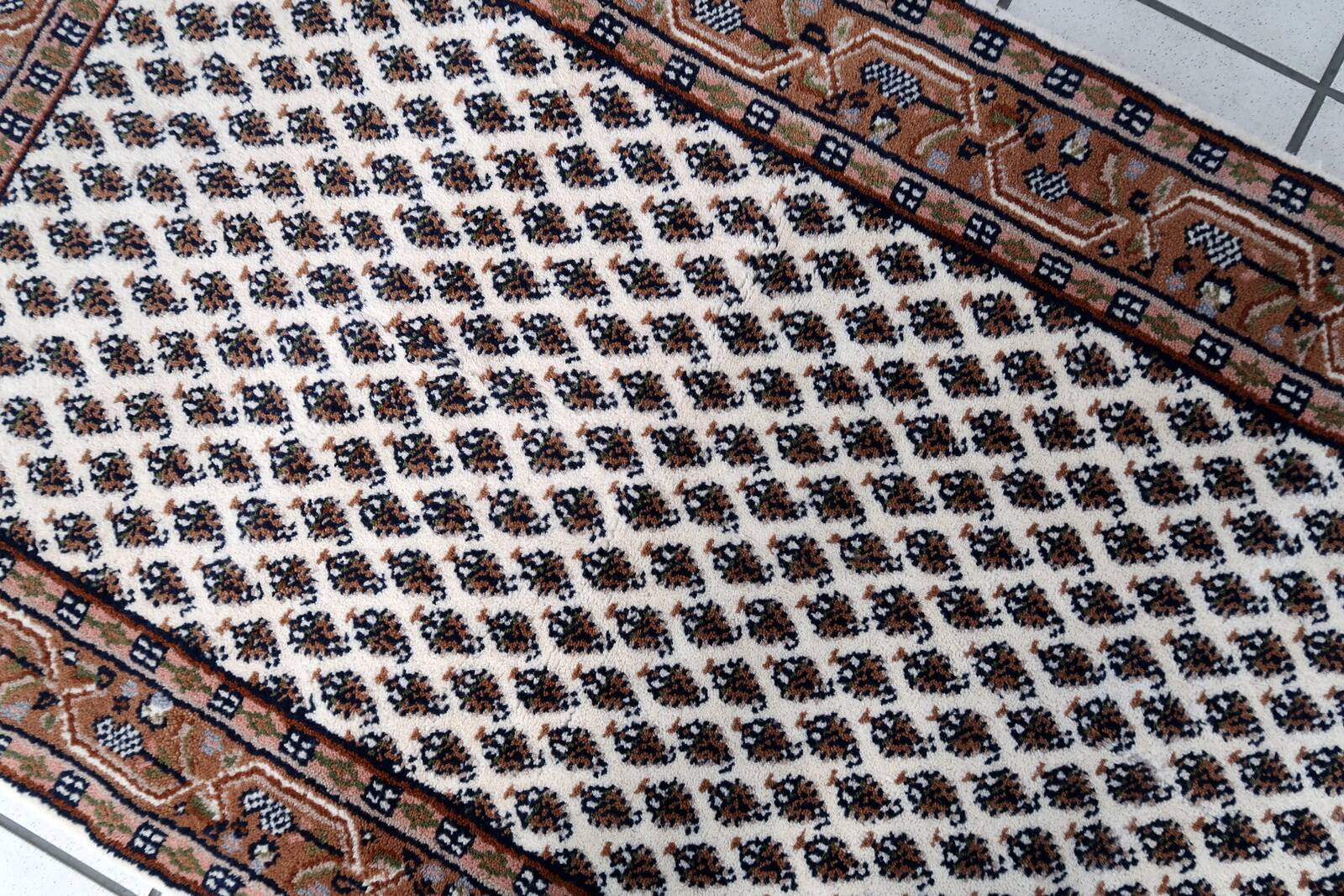 Tapis vintage indien Seraband fait main en laine – 73 x 140 cm – 1970s