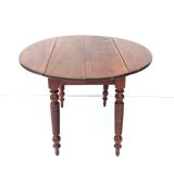 Round flap table