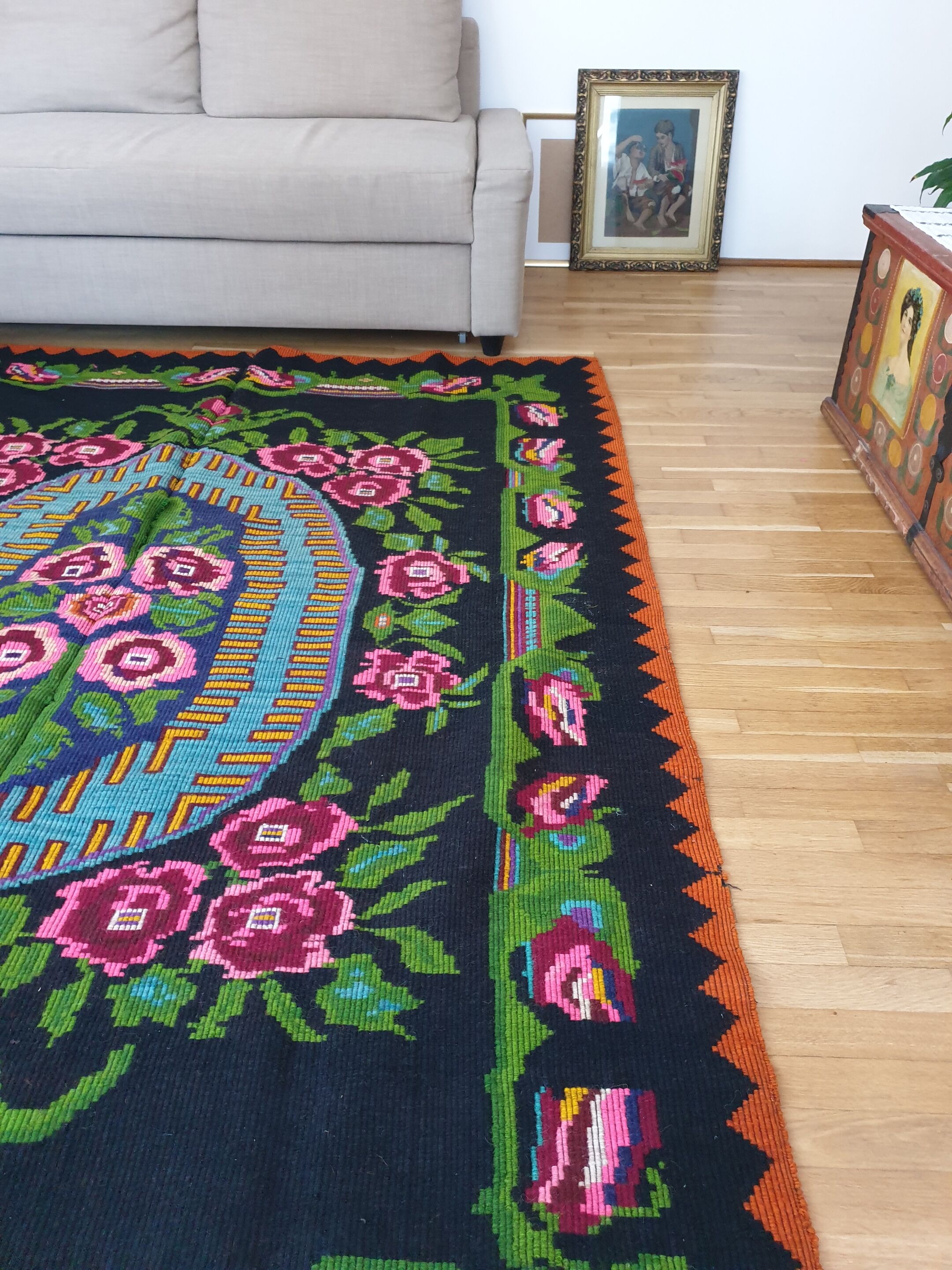 Floral handwoven green and fuchsia rug, made in wool, bohemian design 170x232cm