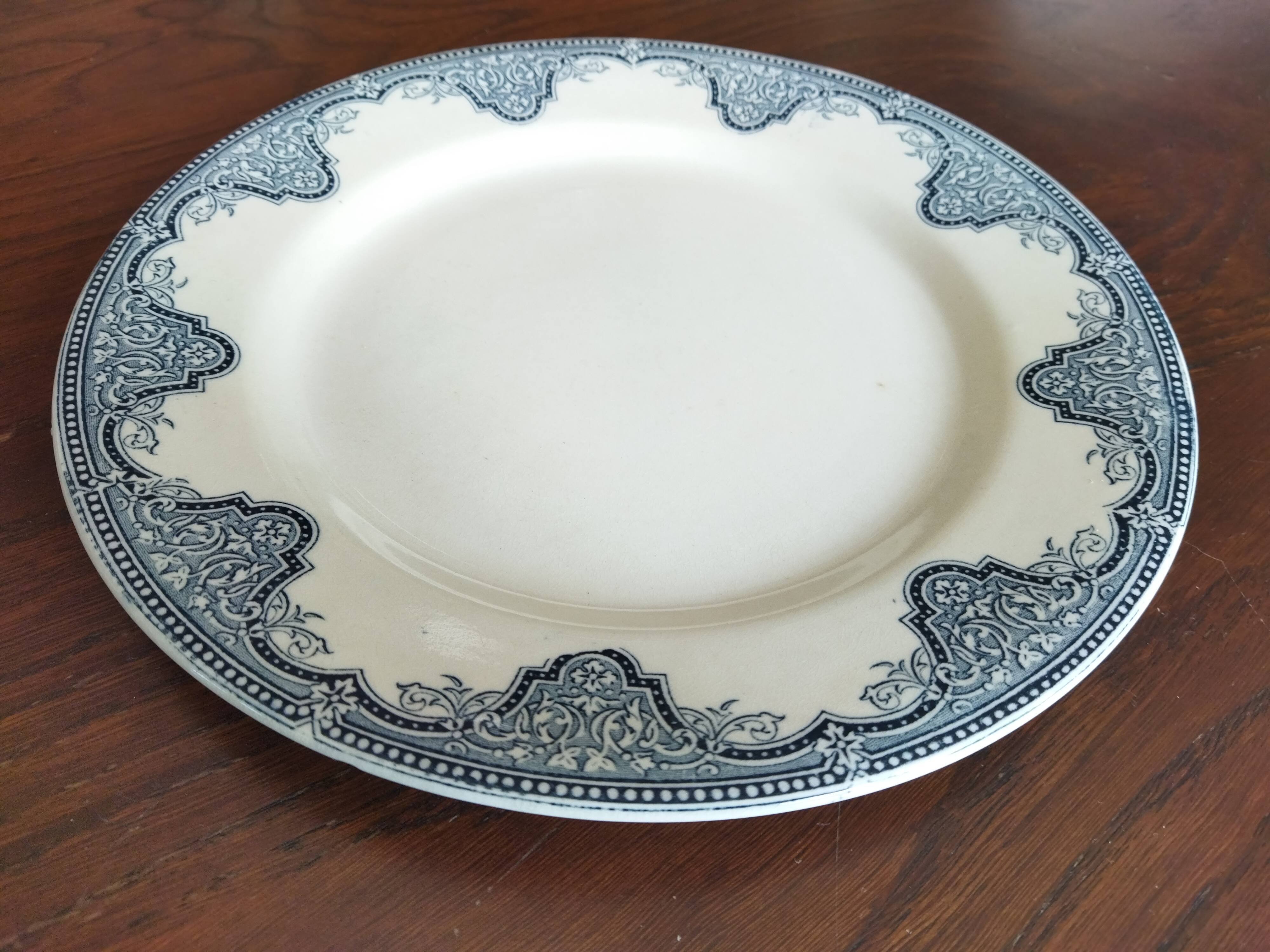 12 flat plates iron earth Salins, model Céline