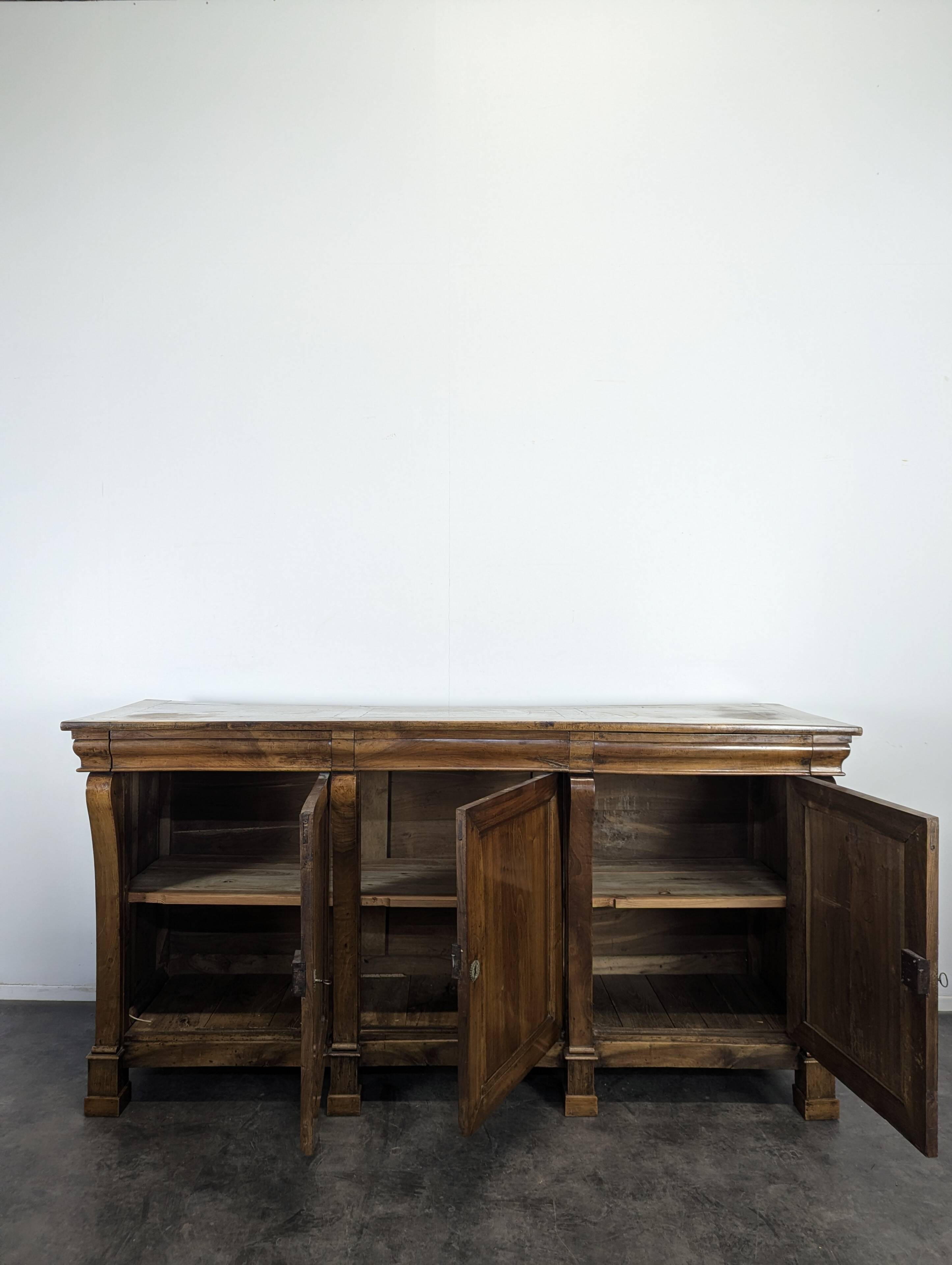 Walnut enfilade from the Restoration period.