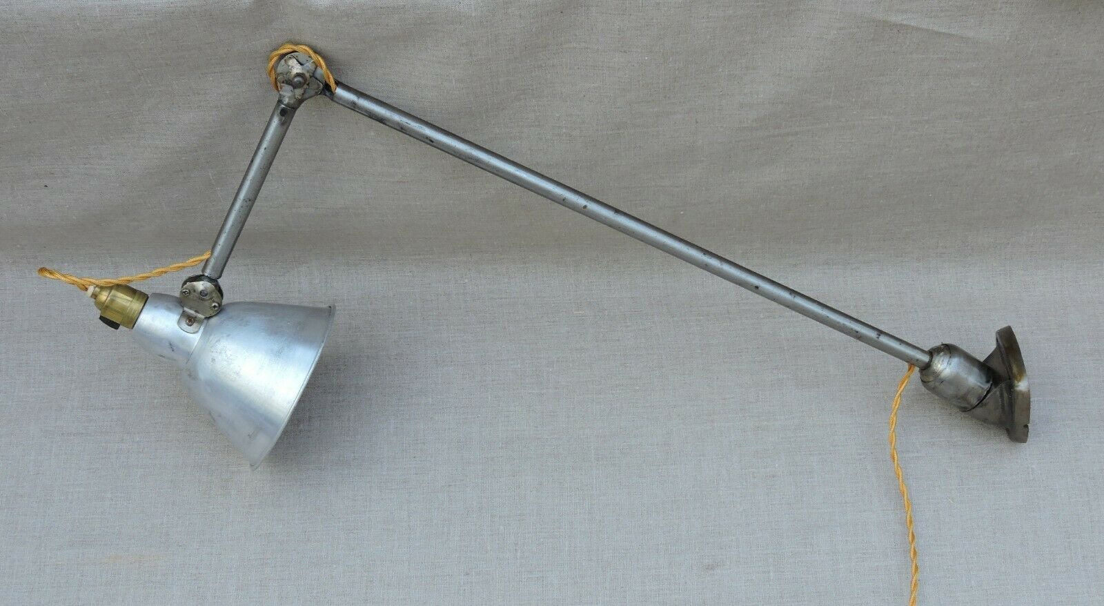 Vintage lamp apply mazda large model workshop wall