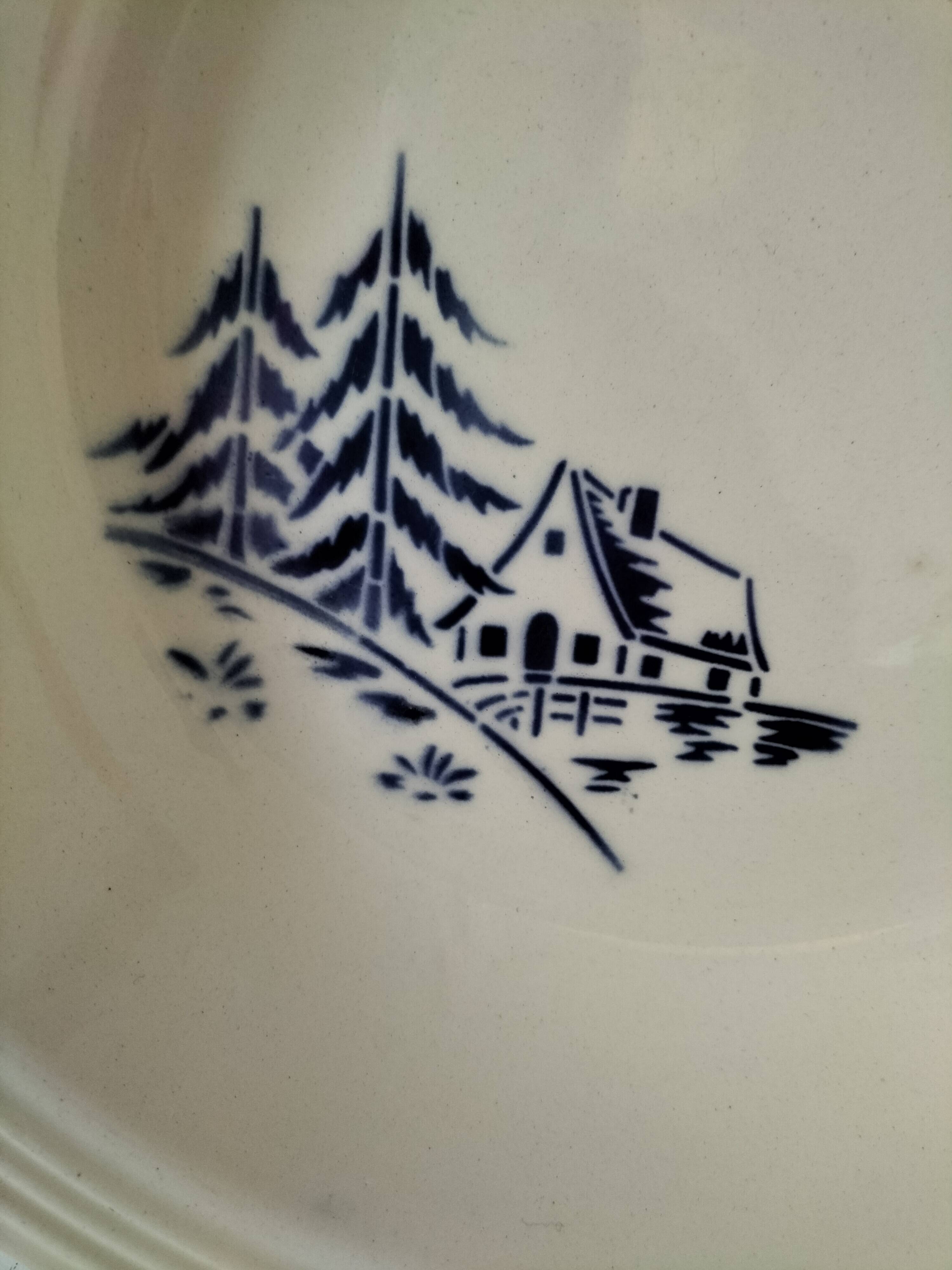 Large Moulin des Loups St Amand Frédéric model dish