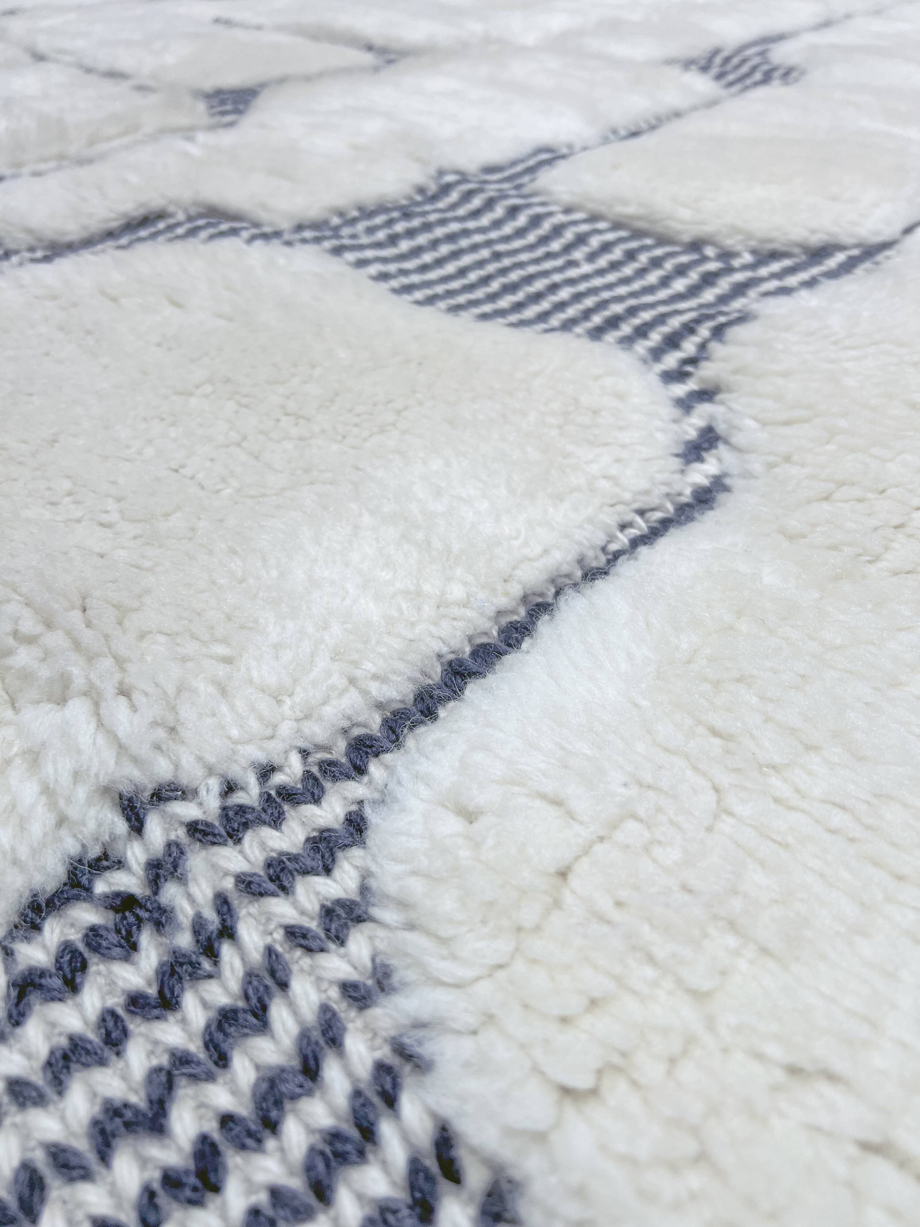 Moroccan Berber Beni Ouarain rug, ecru and black, 2.90x1.97m