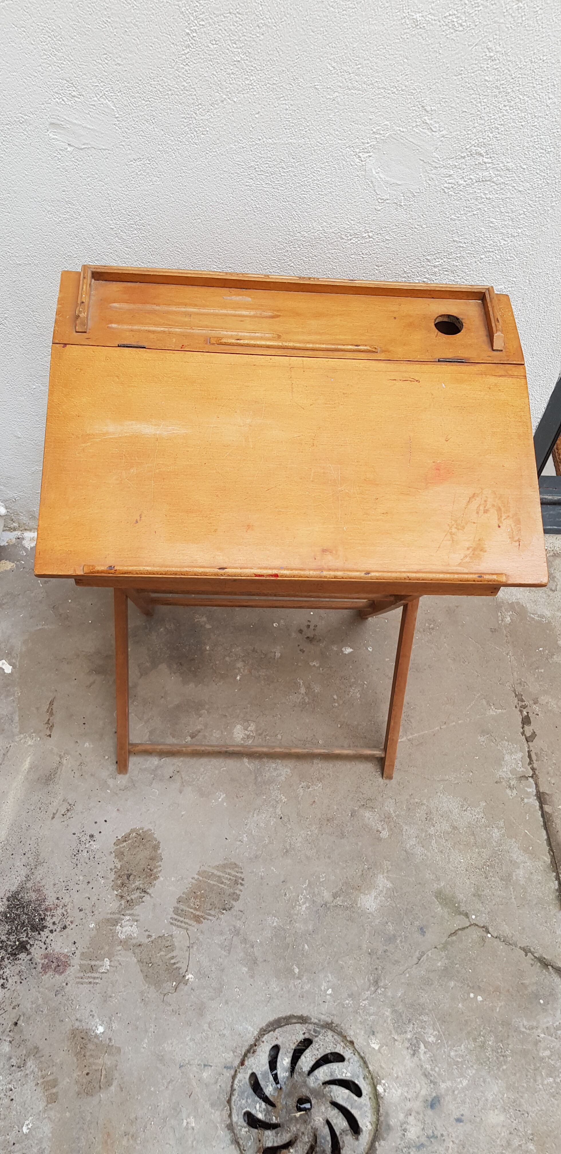 Children's foldable desk