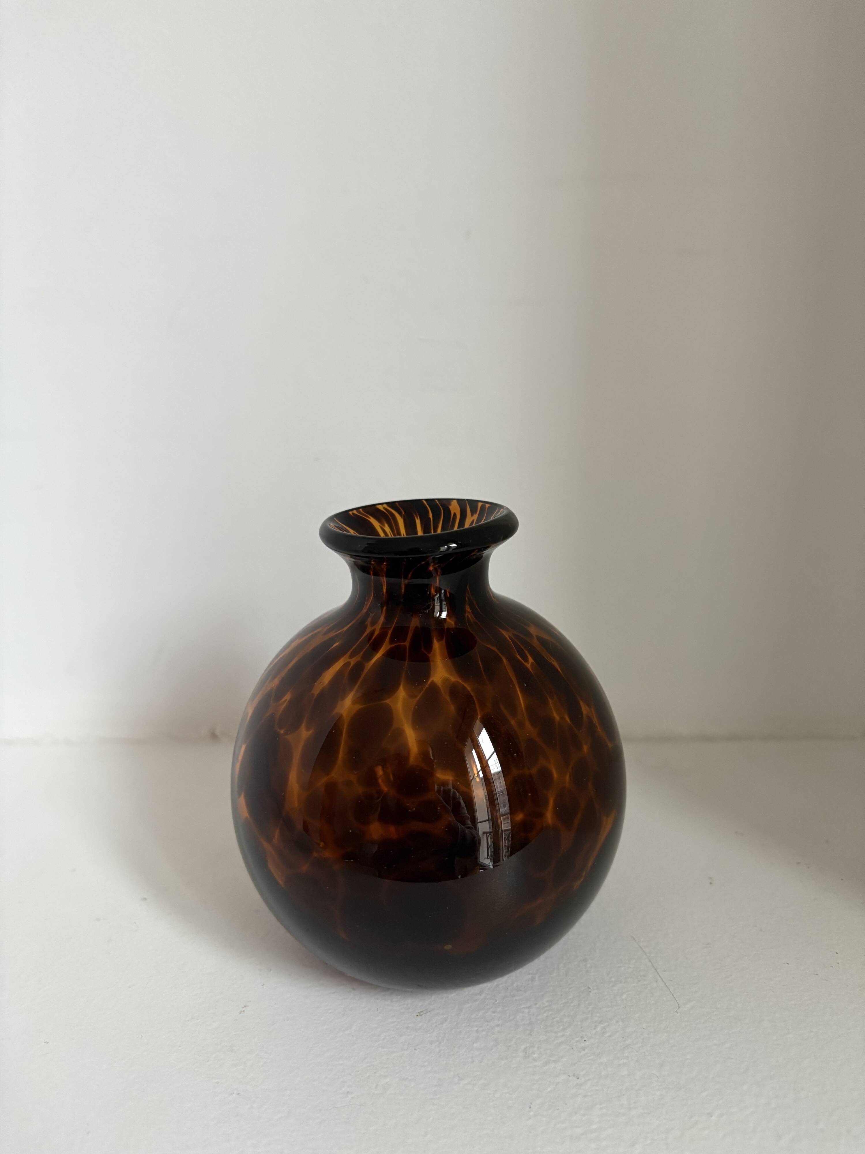 Set of 18 decorative items