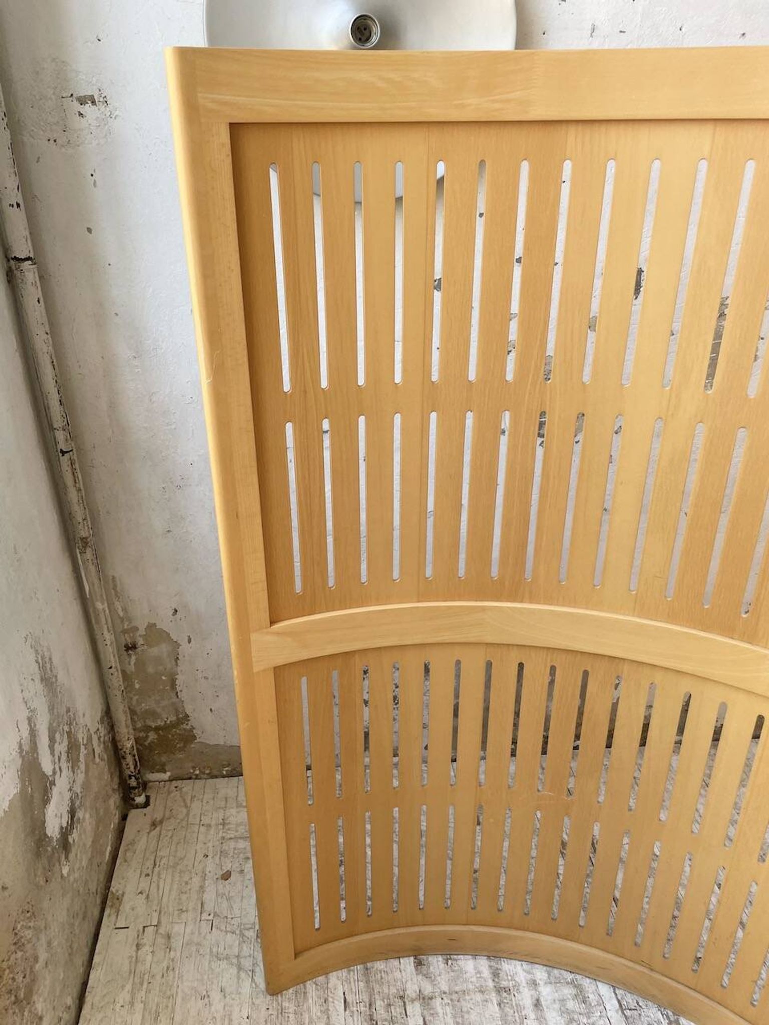 Large curved beech screen from the 80s