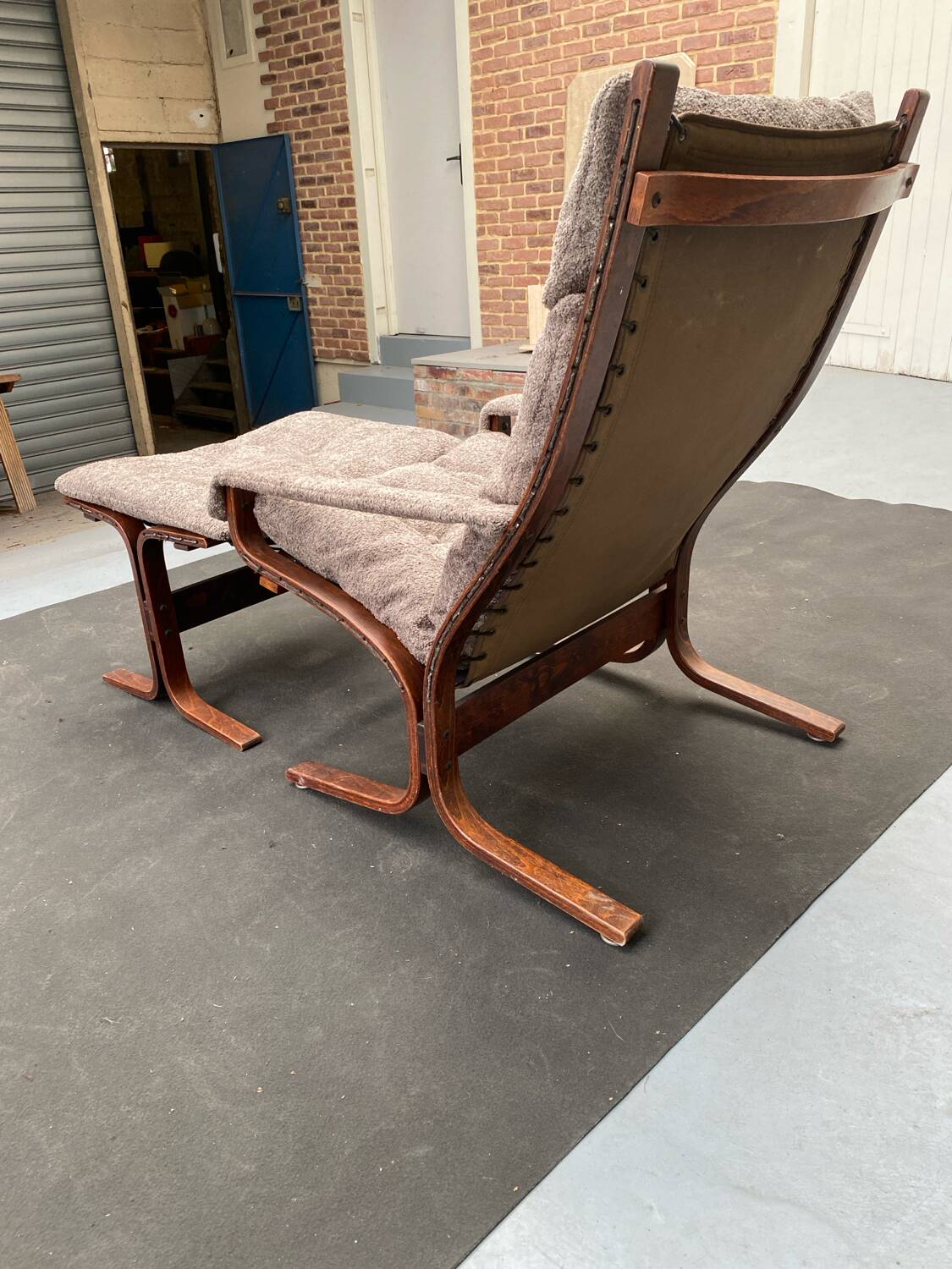 Scandinavian lounge chair