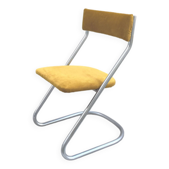 Chaise à porte à faux chromée avec une assise velours jaune