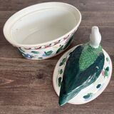 Large covered duck-shaped porcelain pot in China