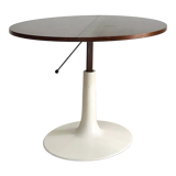 Adjustable tulip foot table