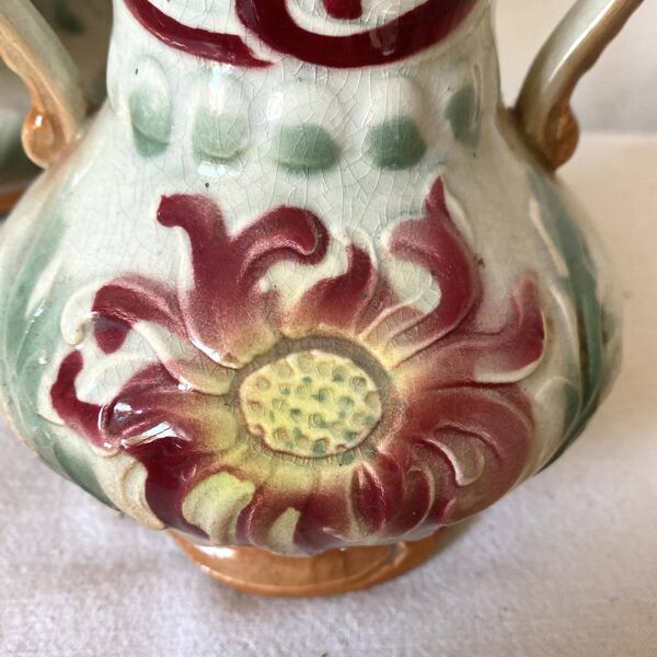 Vases en barbotine art nouveau, ancienne garniture de cheminée